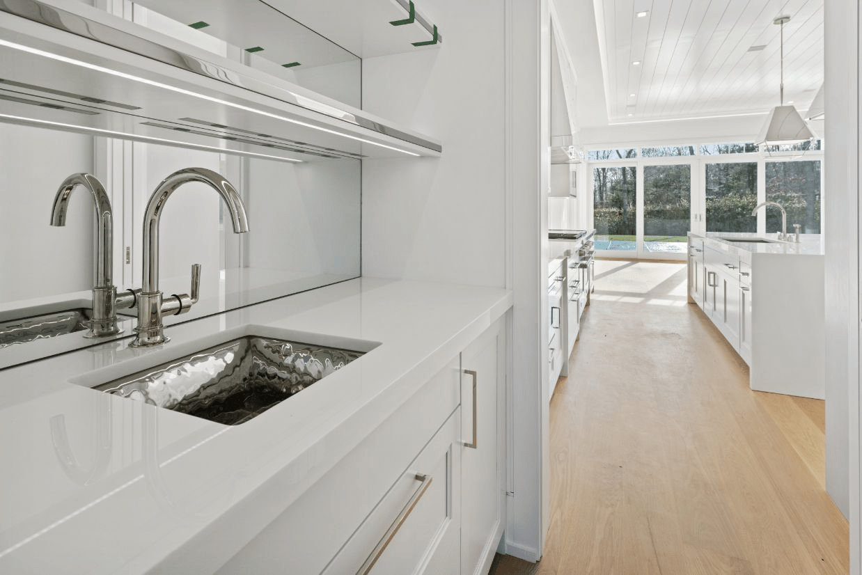 428 Edge of Woods Rd