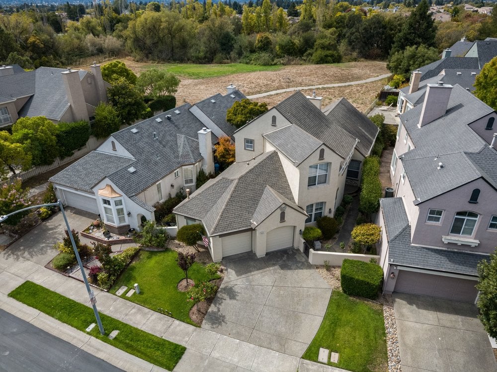 2010 Falcon Ridge Dr