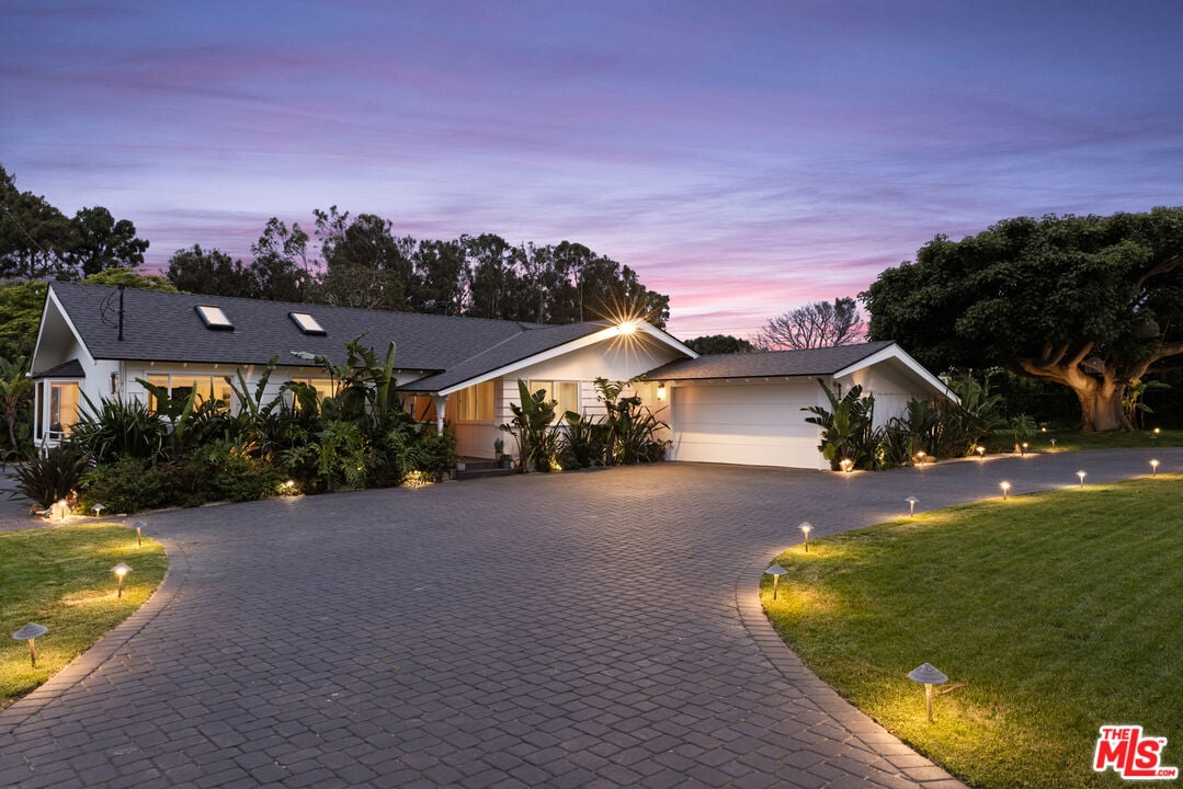 Echelon Pavilion, Grayfox St, 90265