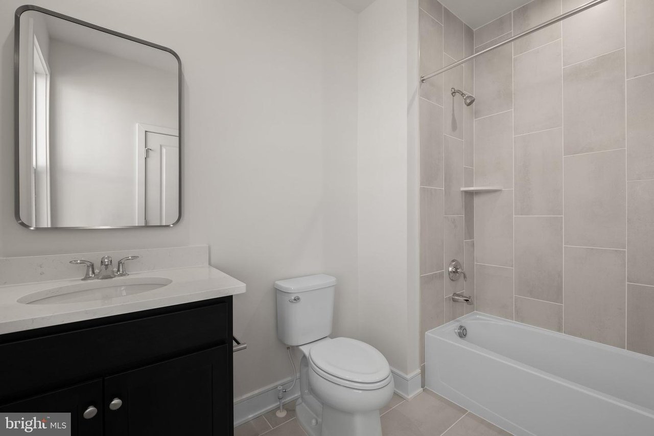 43274 Greeley Sq