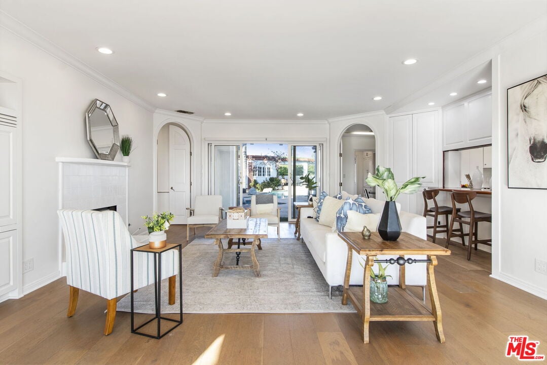 905 Berkeley St, 90403