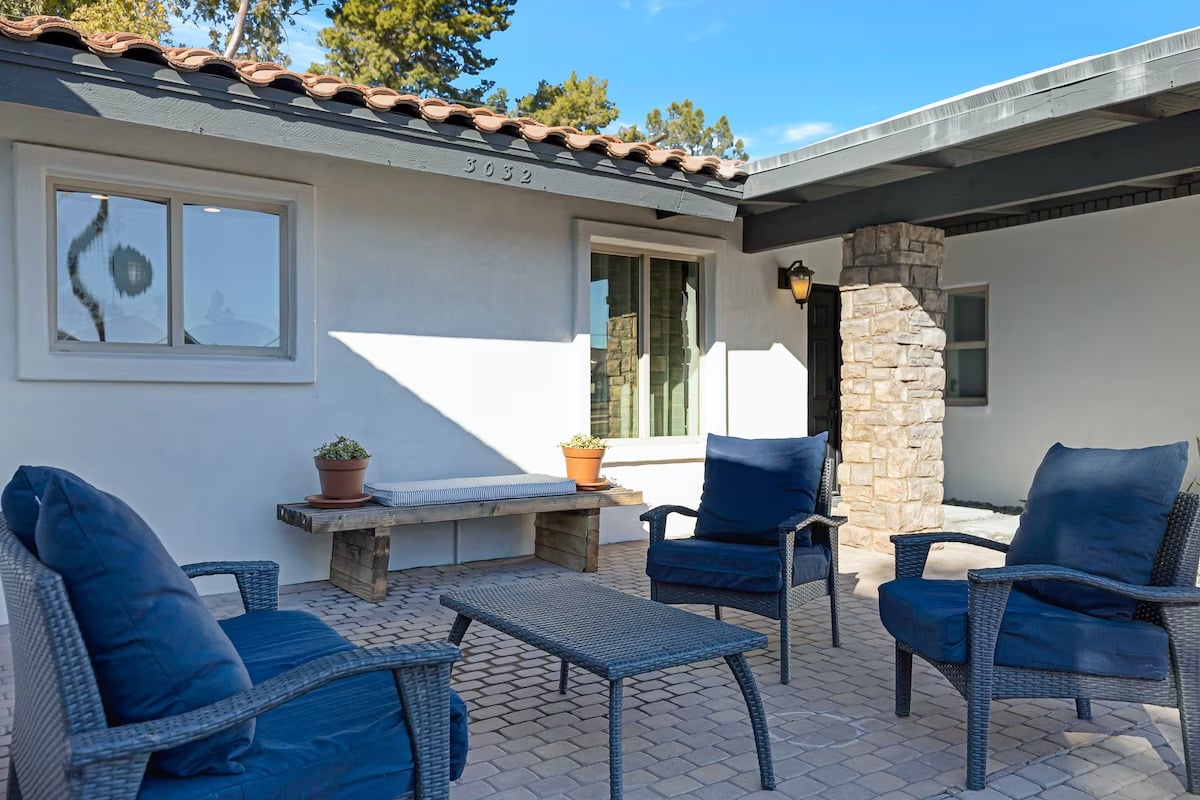 Huge Golf Course Home-Free Heated Pool/Theatre/Gym