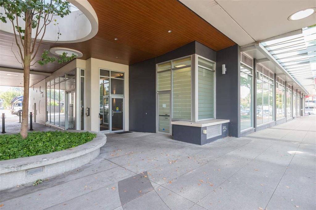 3333 Main St, #208
