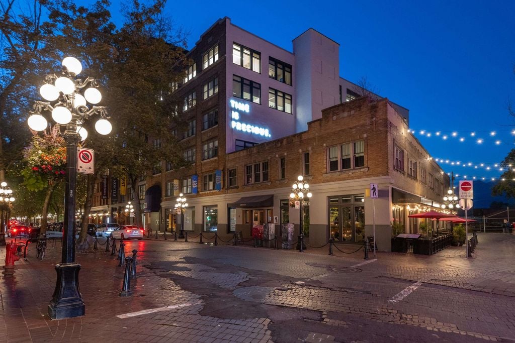 87 E Cordova St