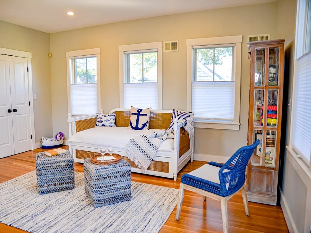 12 Pocasset Ave
