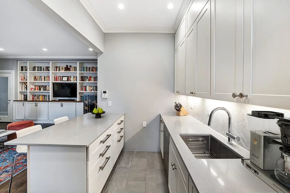 38 Livingston St #23