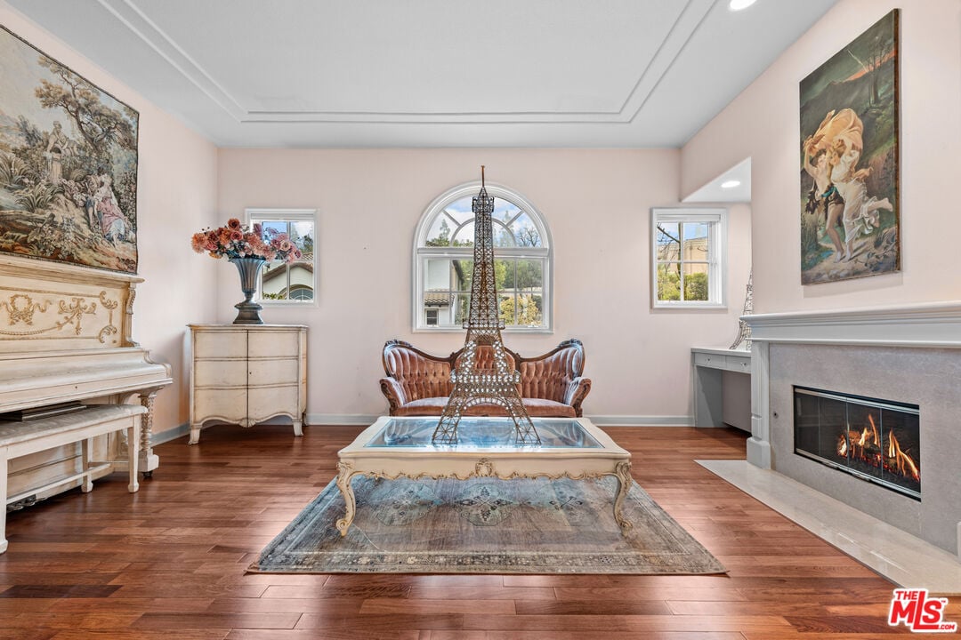 Buckingham Ln, 90077