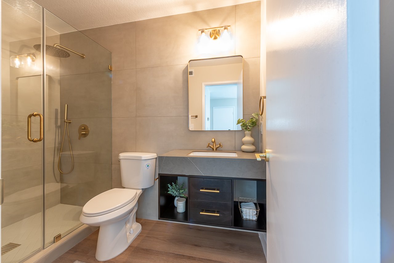 Newly Remodeled. 1 Bed/Bth down, Pioneer Elem!
