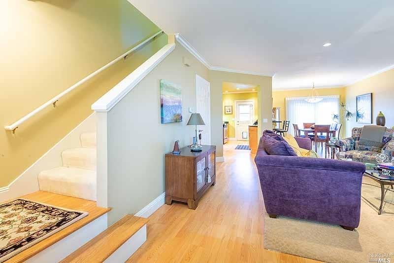 22 Creekside Ct