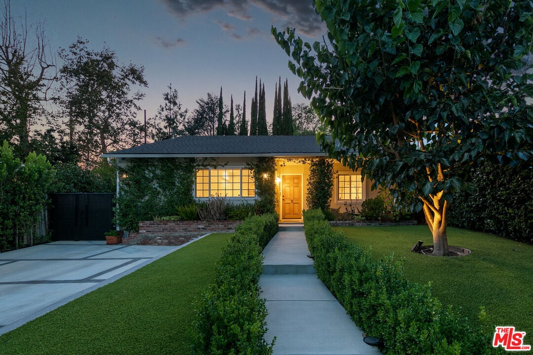 4411 Radford Ave
