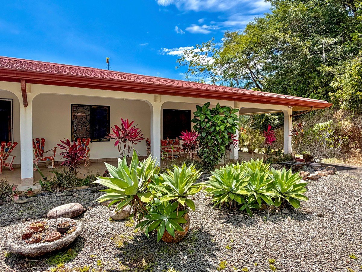 3.64 ACRES – 3 Bedroom Home With Expansive Ocean Views, Multiple Areas to Build, Public Road With Commercial Potential, 10min to the Beach!!