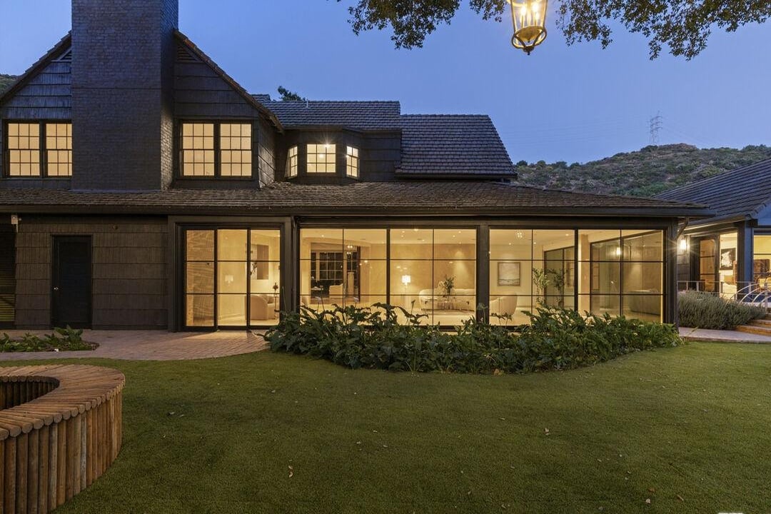 3100 Mandeville Canyon Rd