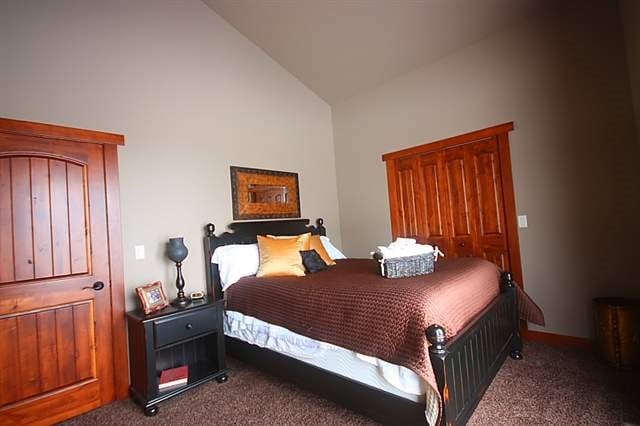 214 Vineyard Dr
