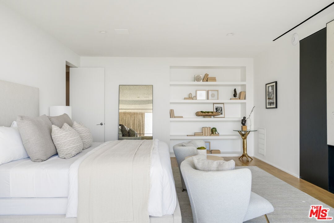 Nova Estate, Sunset Plaza Dr, 90069