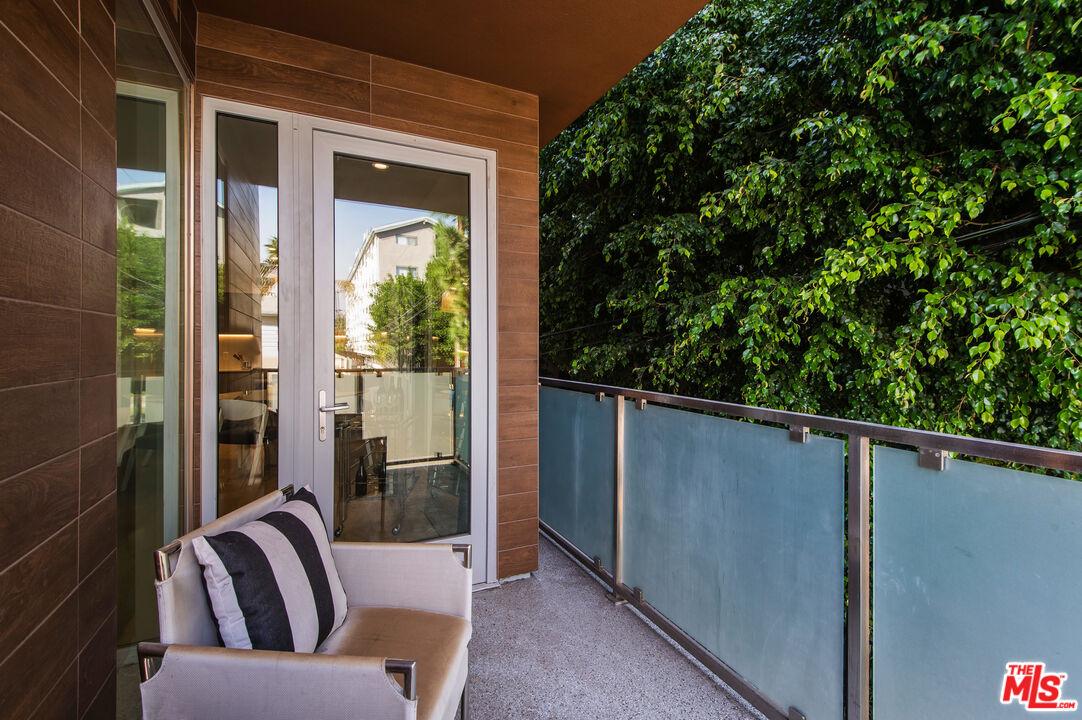 1367 N Alta Vista Unit: 301