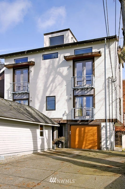 1417 E Denny Way