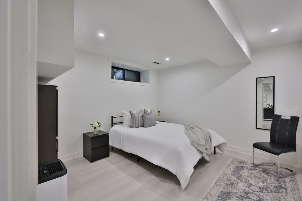 172 Royal York Rd