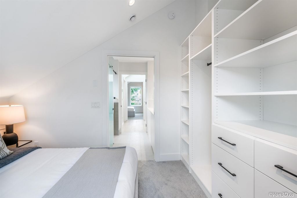 721 E 26 Ave