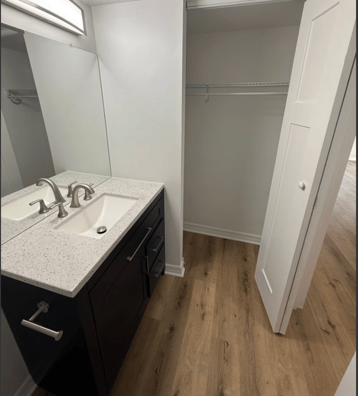 Midway, Chicago - Condo