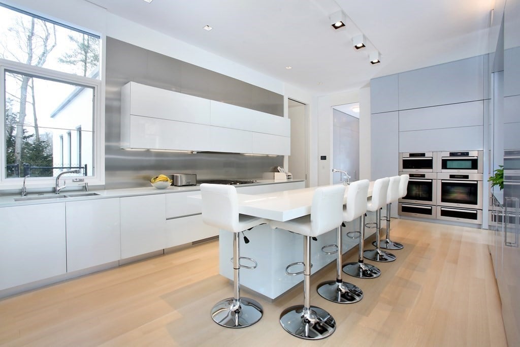 70 Possum Rd Weston, MA 02493-2318