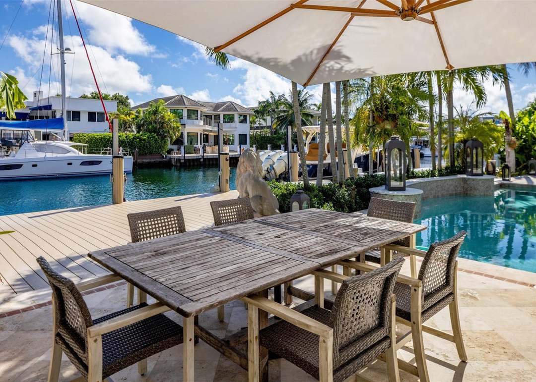 166 Royal Palm Dr
