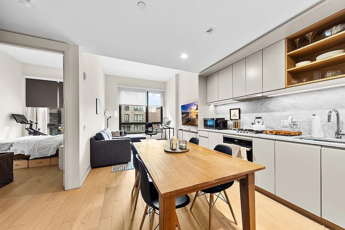 550 Vanderbilt Ave APT 207