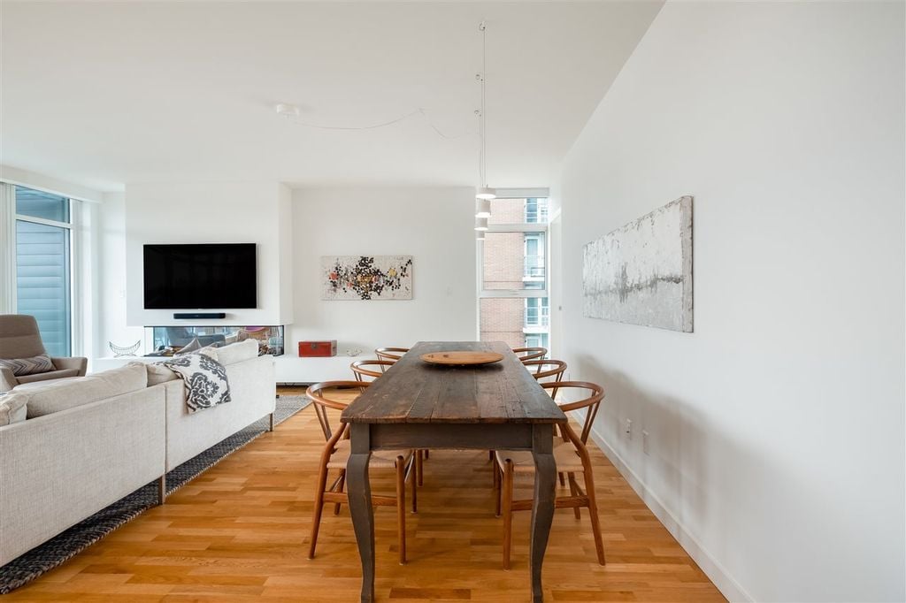 602 W 8th Ave, #1555