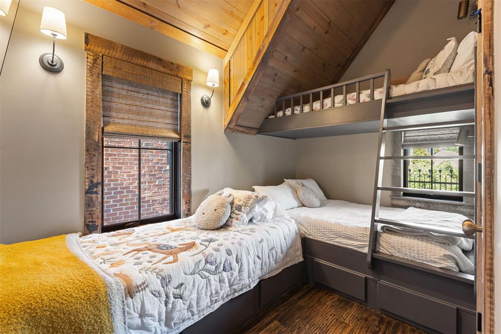 The Art of Lake Living: 38 Park Street Carlton Landing, Oklahoma - Wyatt Poindexter - The Agency