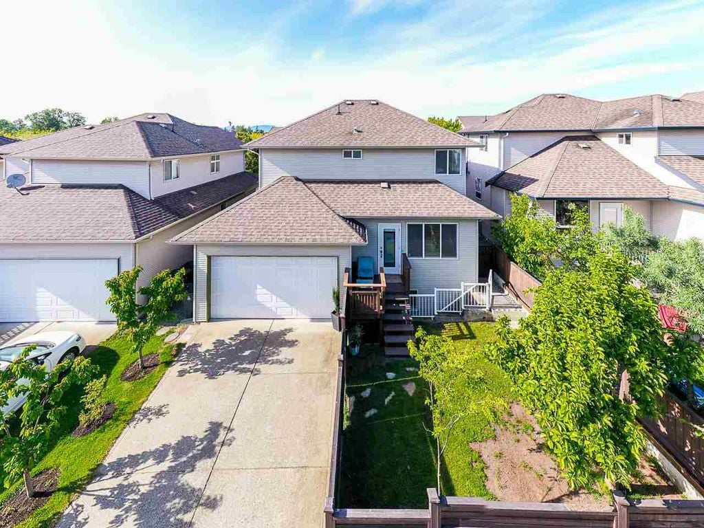 18938 70 Ave