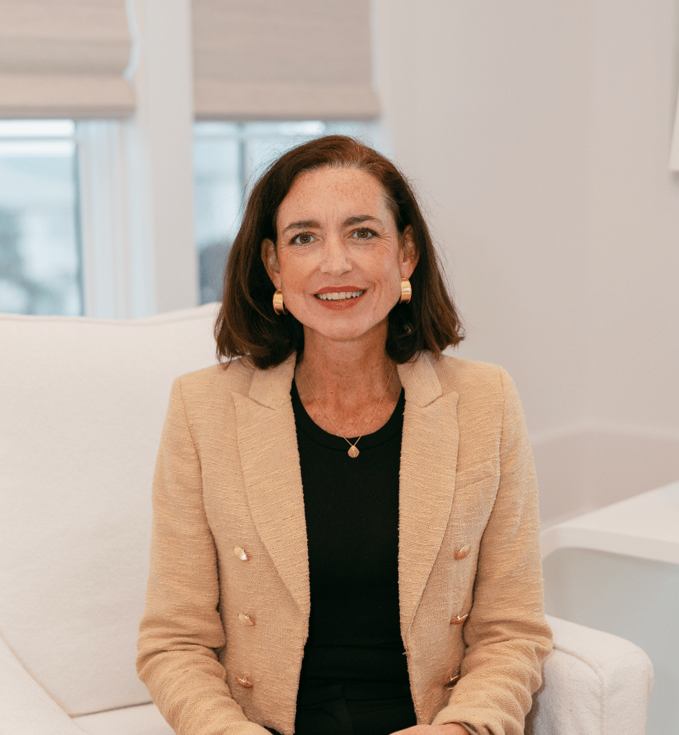 Sallie Paris, Real Estate Advisor at The Kendall Hood Collection in Santa Rosa Beach, FL. An LSU alumna with a deep-rooted love for the Emerald Coast, Sallie offers personalized guidance to clients in the 30A area.