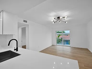 620 SW 10th St