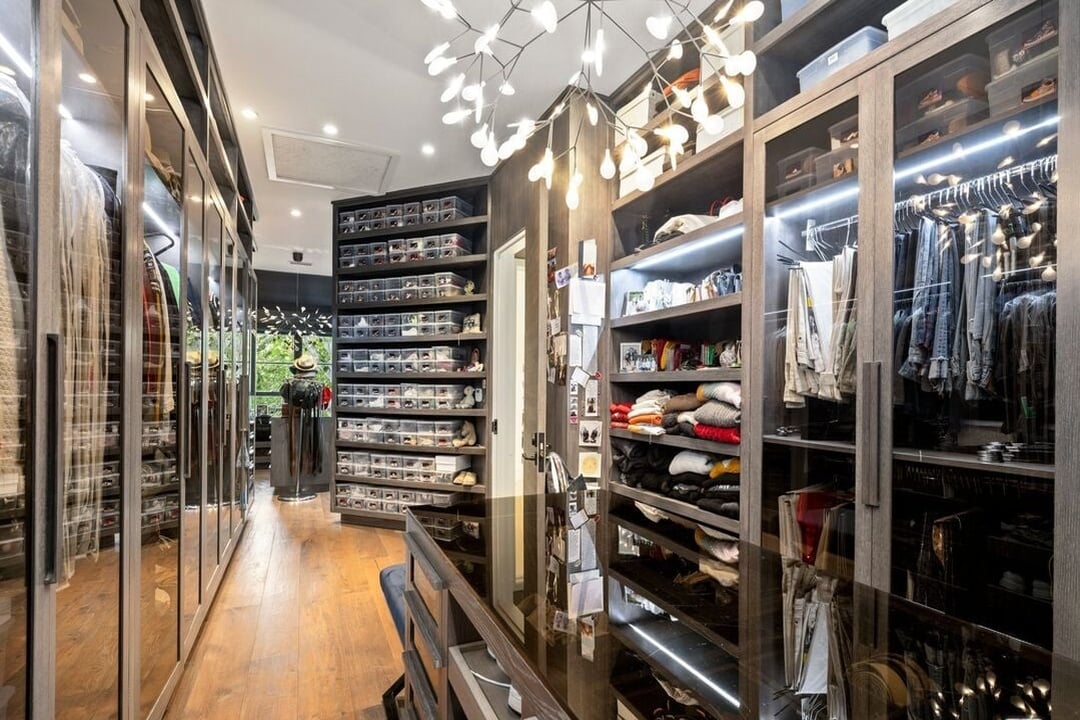 Stone Ridge Ln, 90077