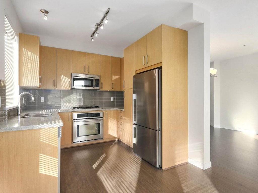 119 W 22nd St, #222
