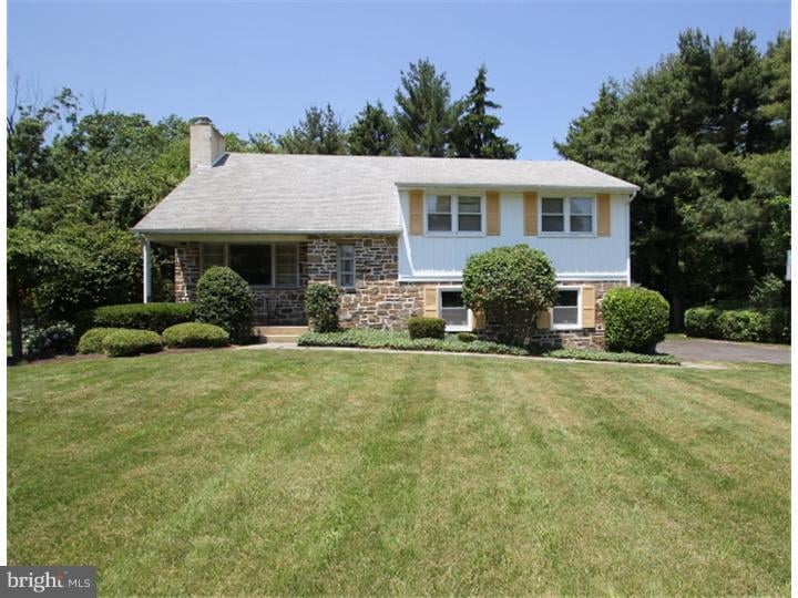 891 Crestline Dr
