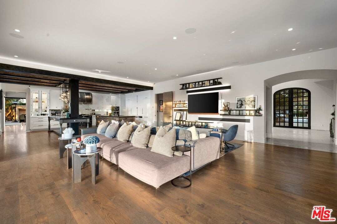 Stone Ridge Ln, 90077