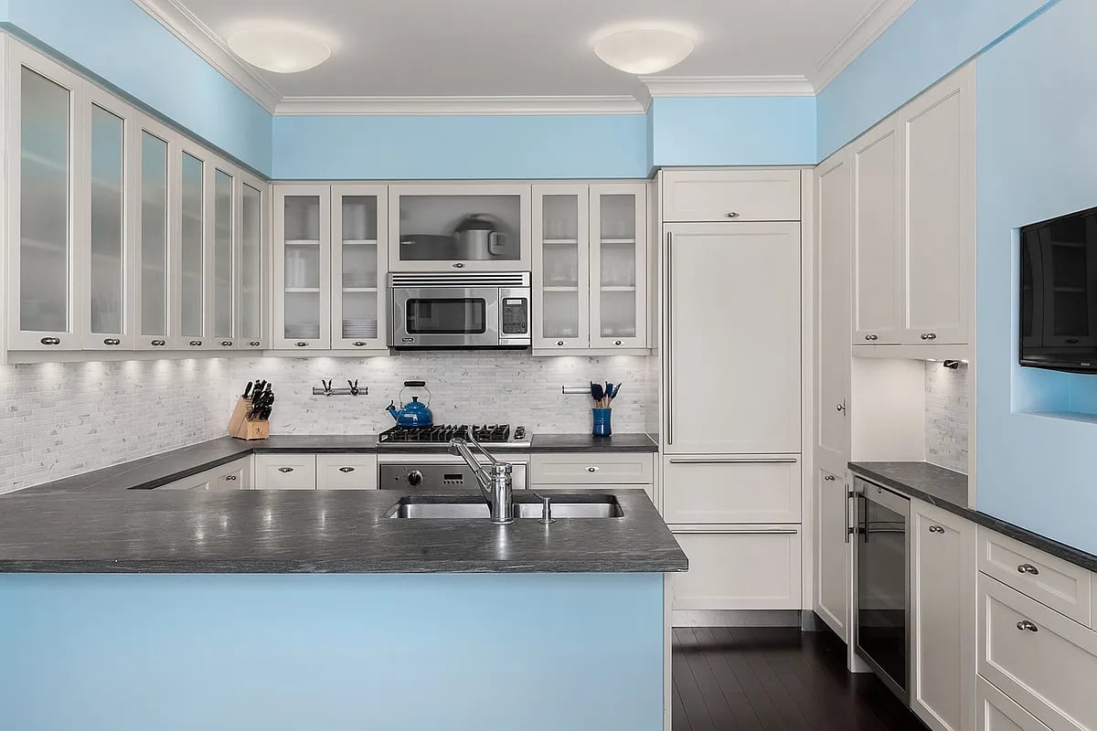80 Riverside Blvd #17F