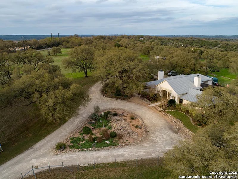 22050 Hanging Oak