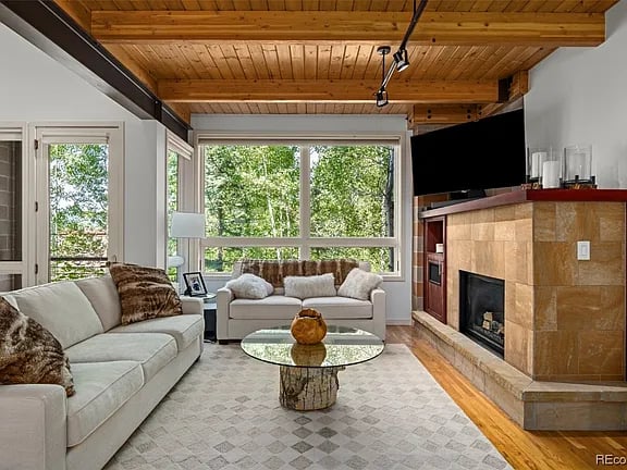2893 Blackhawk Ct