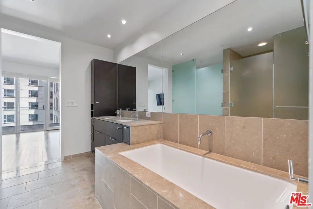 6250 Hollywood Blvd, #7D