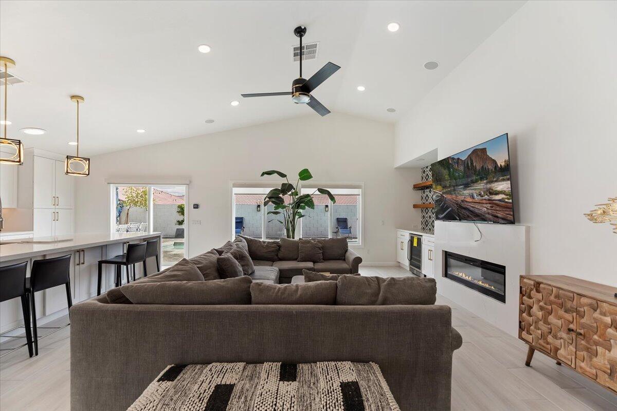 41680 Front Hall Rd