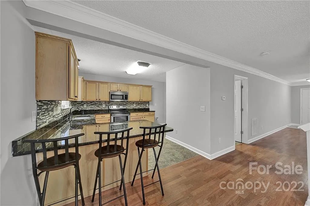 206 Forest Oaks Dr
