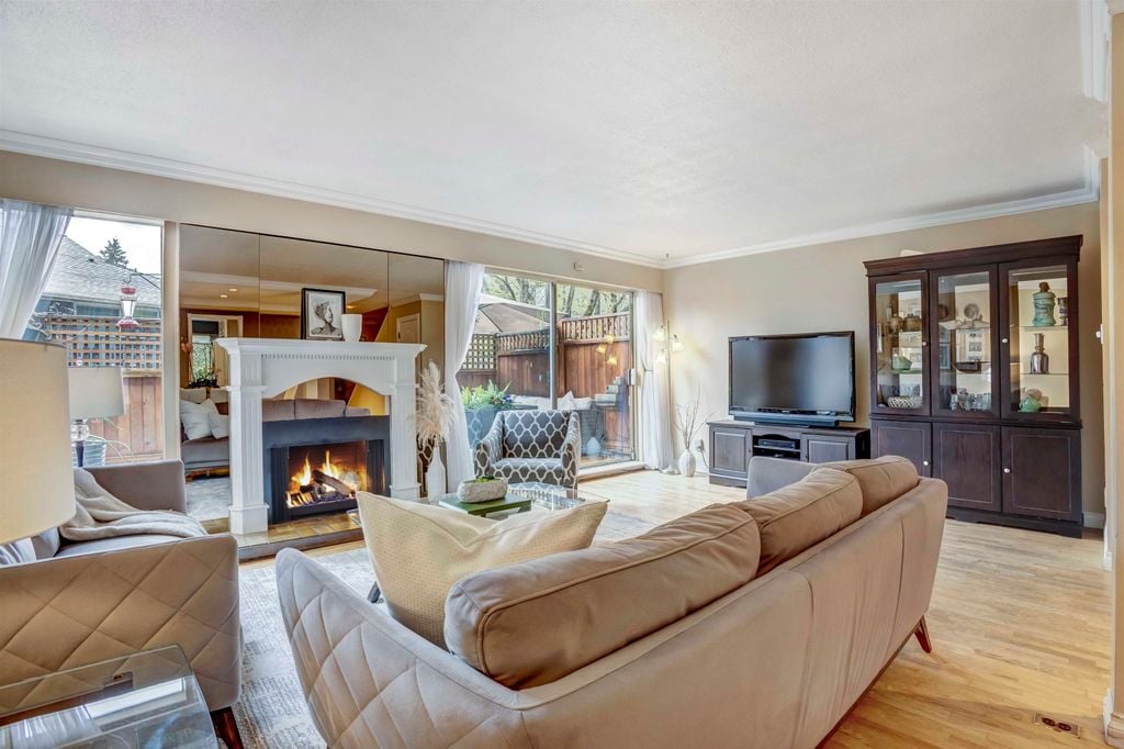 555 W 28th St, #104