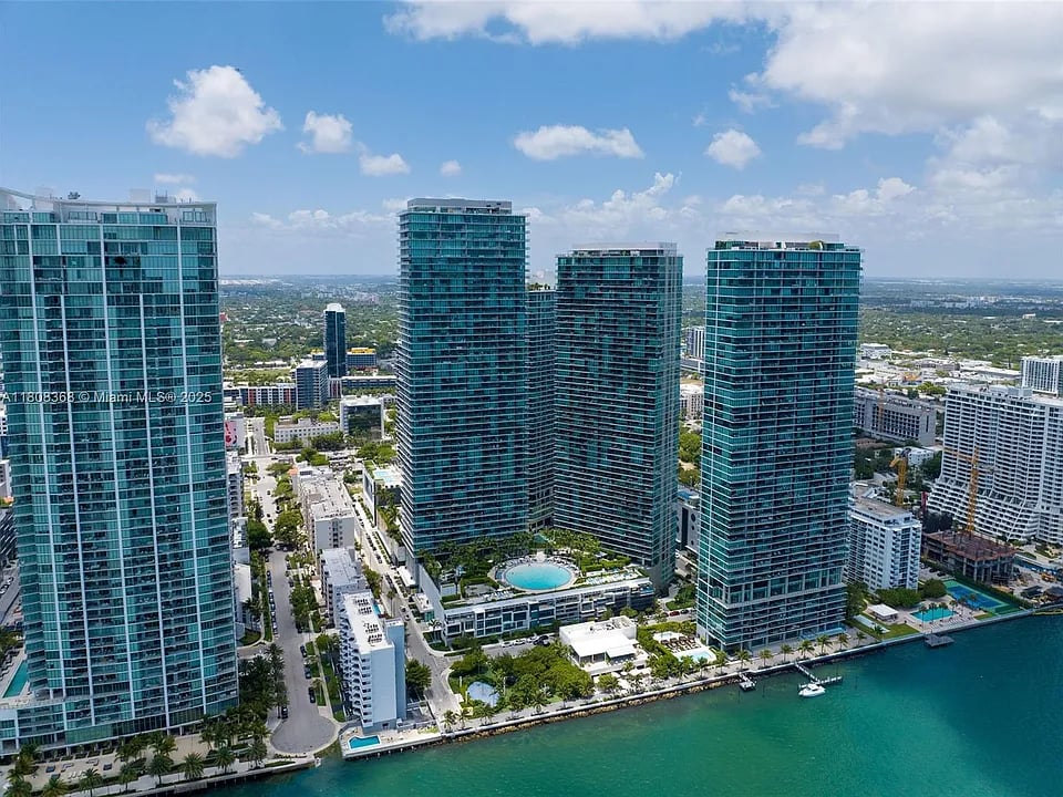 650 NE 32nd St Unit 3708