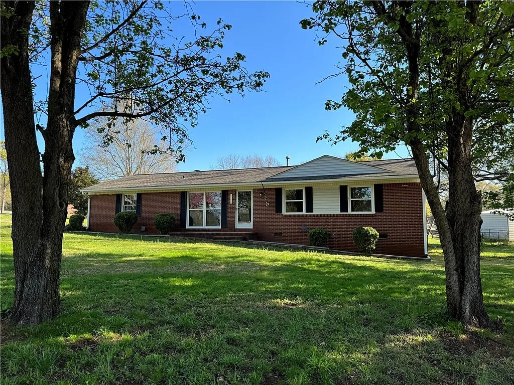 301 Lakewood Drive