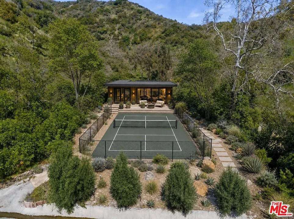 3375 Mandeville Canyon Rd