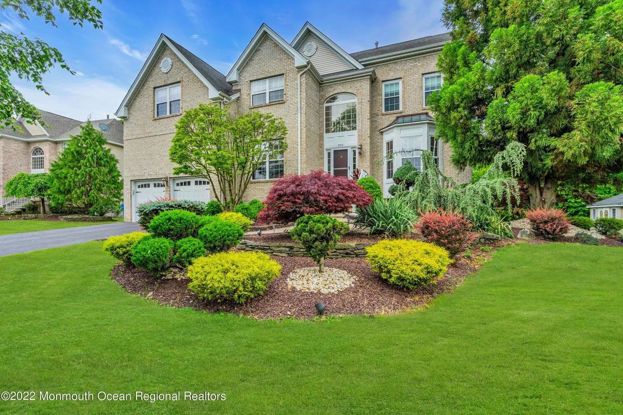 302 Autumn Hill Dr