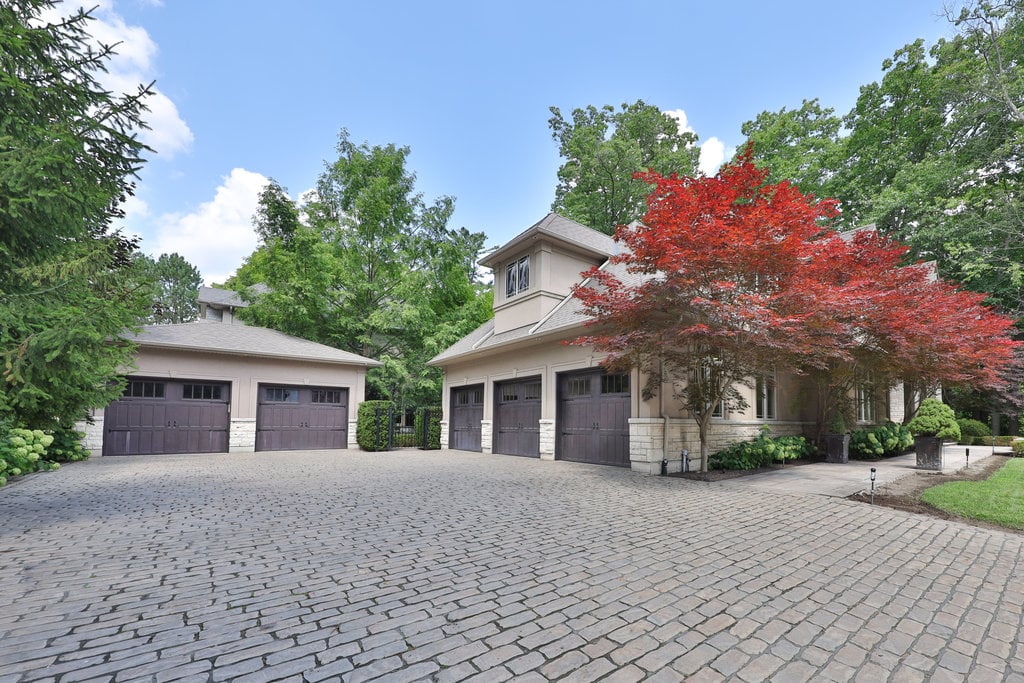 5047 Lakeshore Rd
