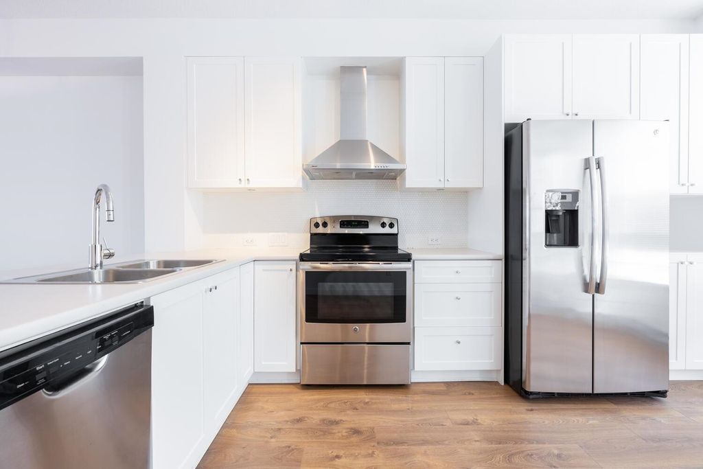 8476 207a St, #86