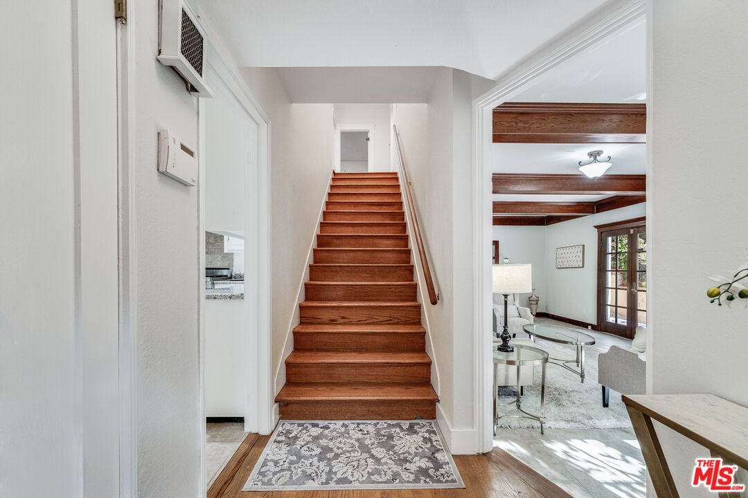 1712 N Beverly Glen Blvd, Los Angeles, CA 90077