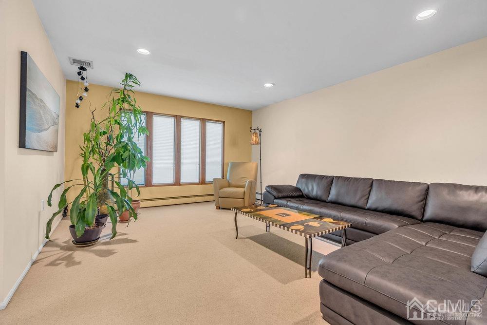 14 Dartmoor Dr